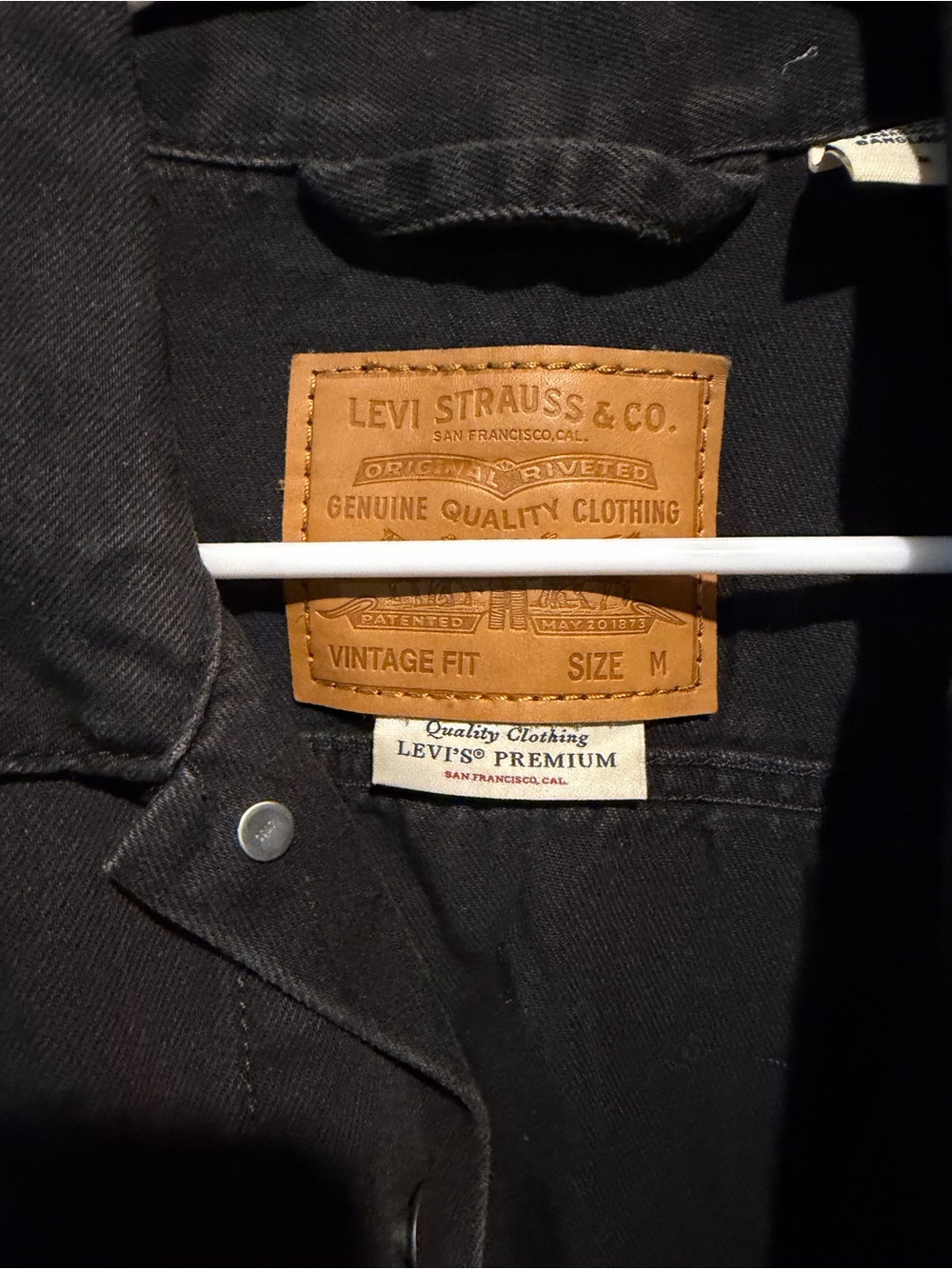 Levi's Black Denim Jacket with Classic Trucker Details - Picture 2 of 3